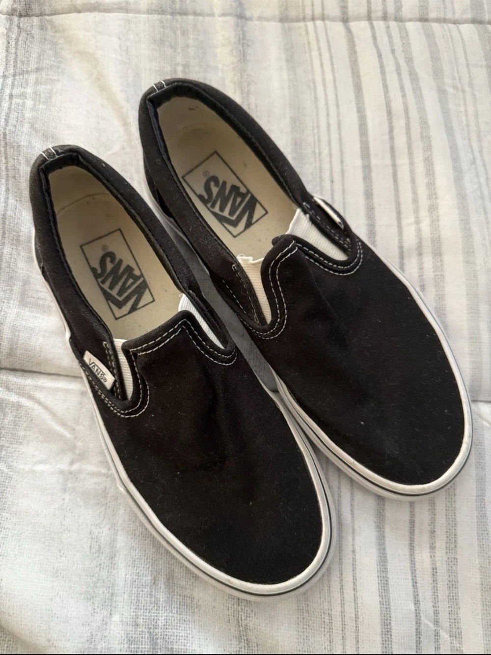 VANS Women’s/Men’s Black/White Slip On Shoes 6.0/4.5